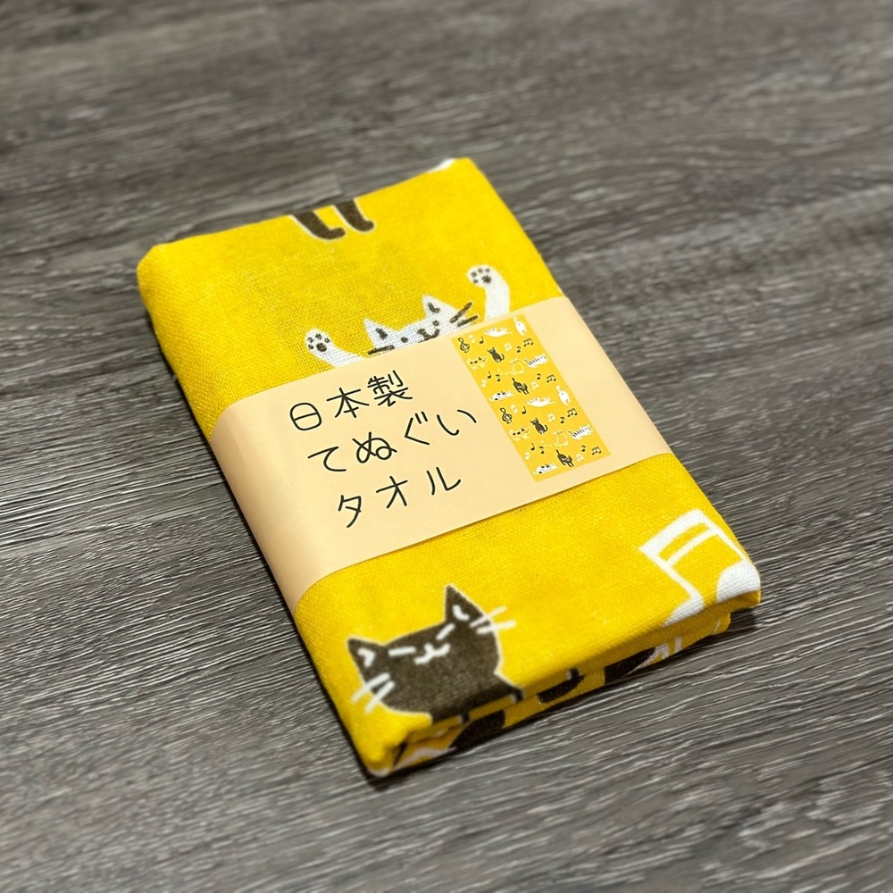 Kitten Cat Loves Music / Musical Face Towel ❘ Bath Towel ❘ Beach Towel (Yellow)